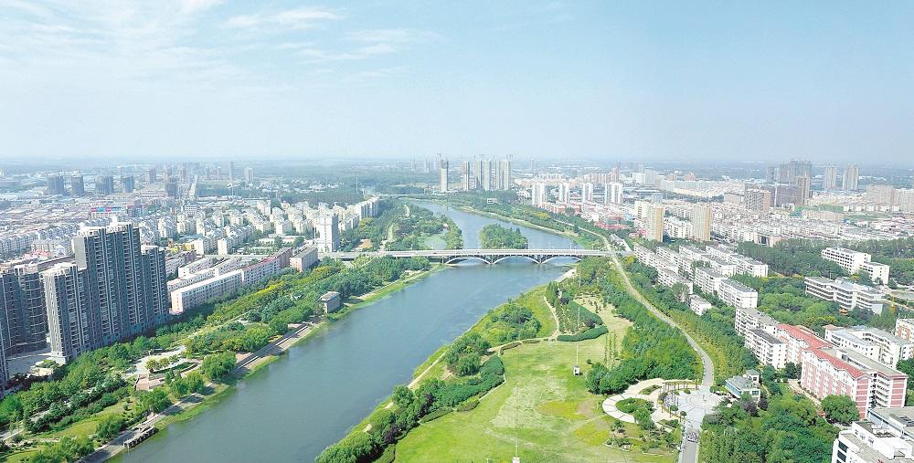 0城市建设管理水平和质量不断提升，水城交融满城绿的美景令人流连忘返。.jpg