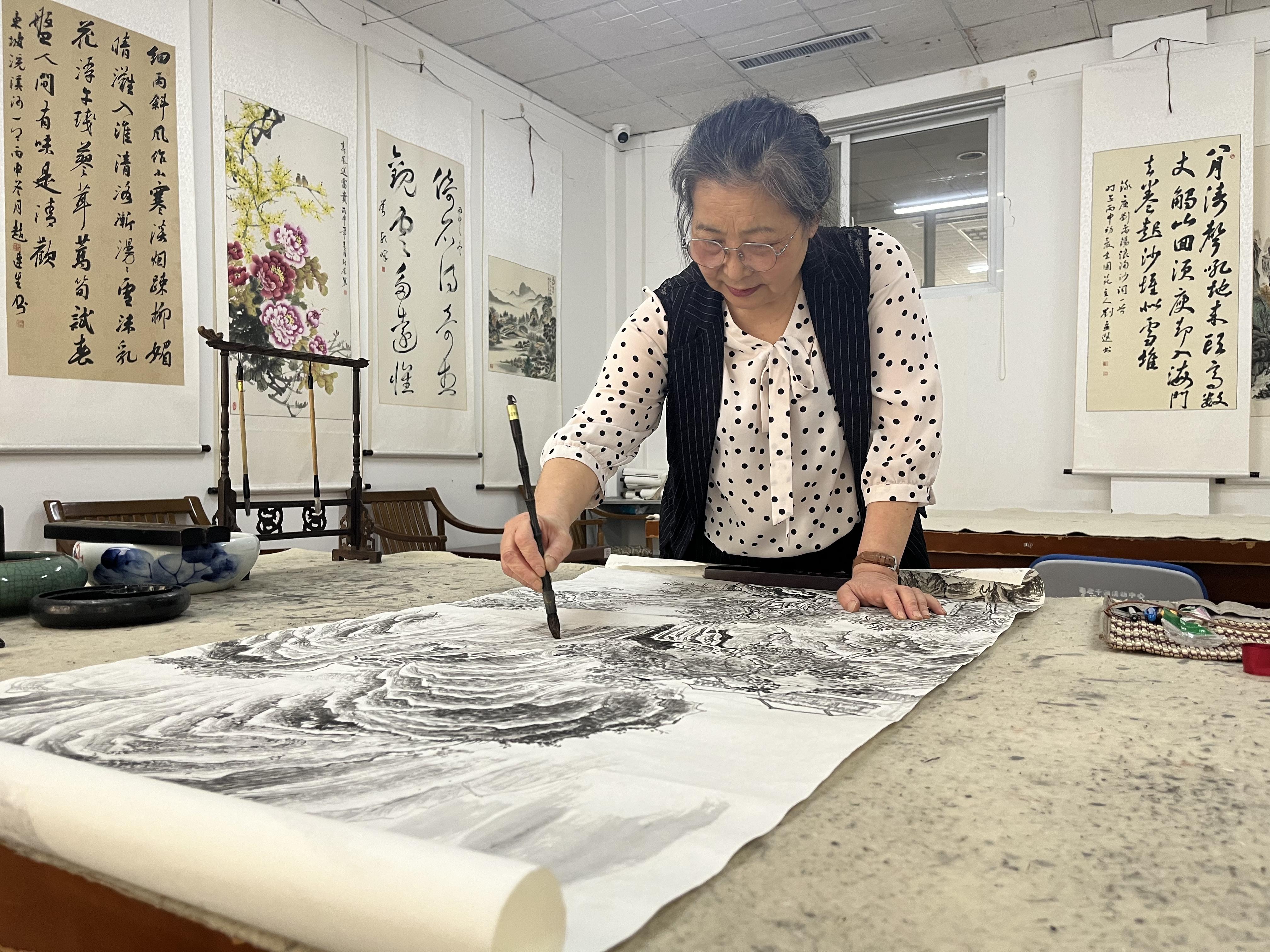 （重阳节策划4）周春萍：在绘画中乐享晚年(2498201)-20241011090059.jpg
