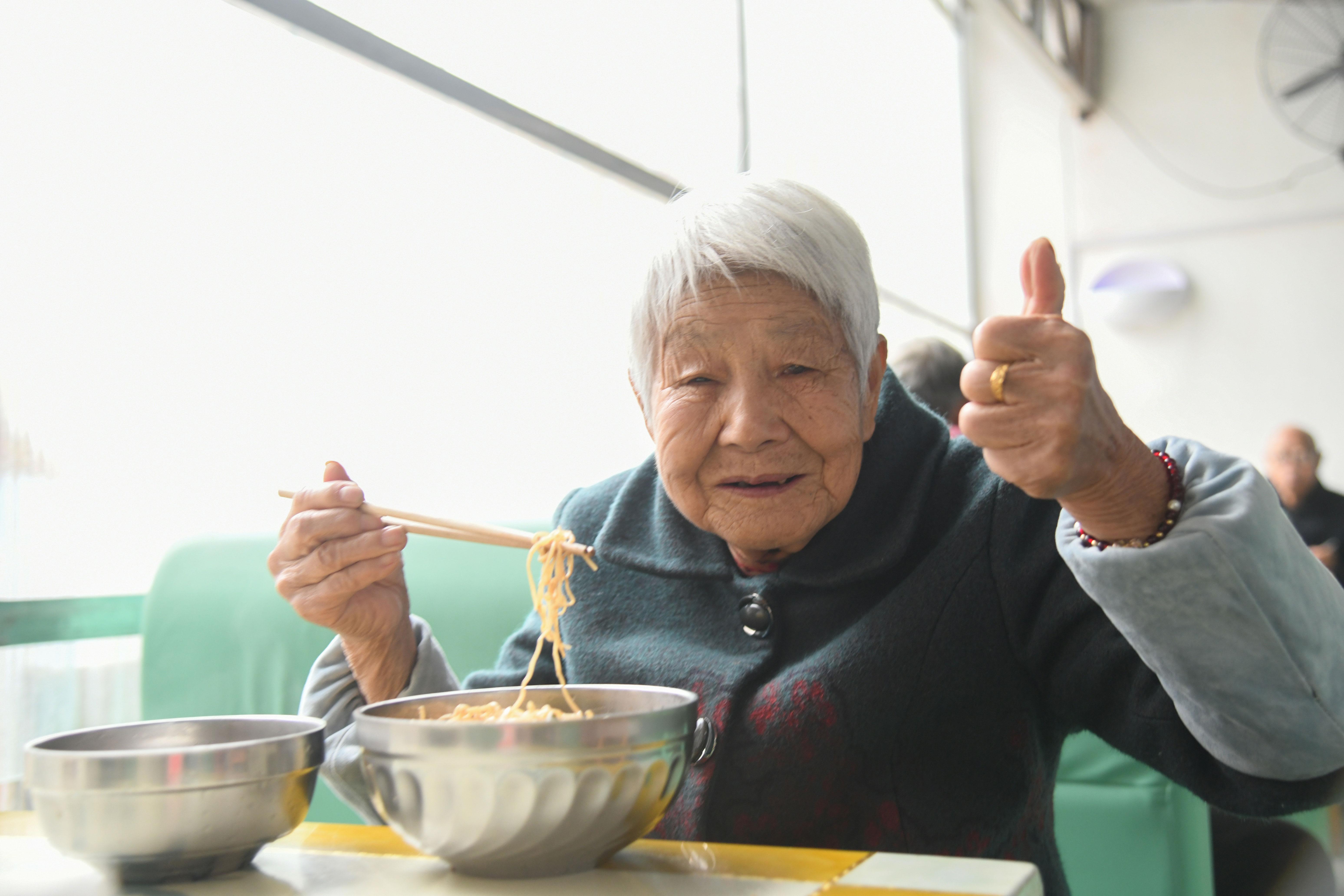 【记者在一线】爱心食堂传递“幸福味道”((2506728)-20241017083125.jpg