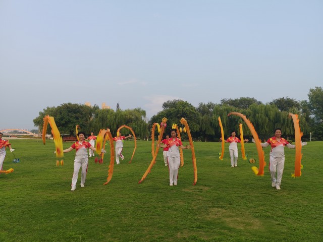 8（文化）这里有一群爱“舞龙”的老年人((2466756)-20240912082255.jpg