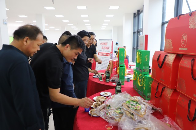 8 老字号美食焕发新活力(分离图)5(2481487)-20240926092659.jpg