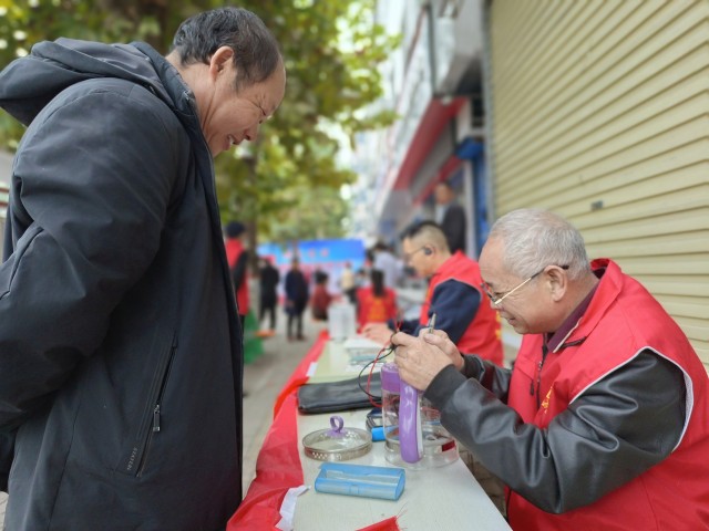 5——残疾老人免费修家电(分离图)微信图(2555120)-20241129091910.jpg